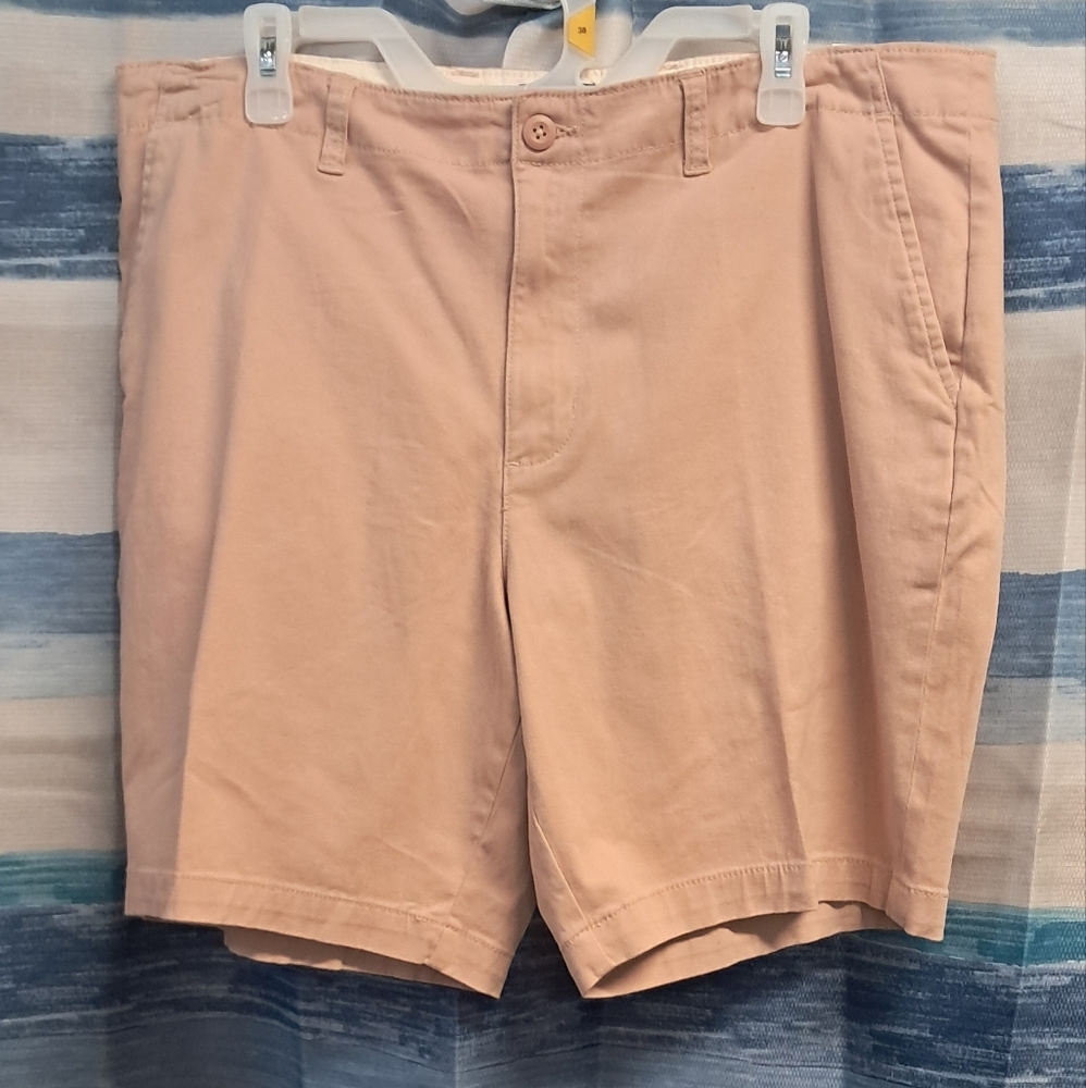Mens shorts NWT, color is peachy